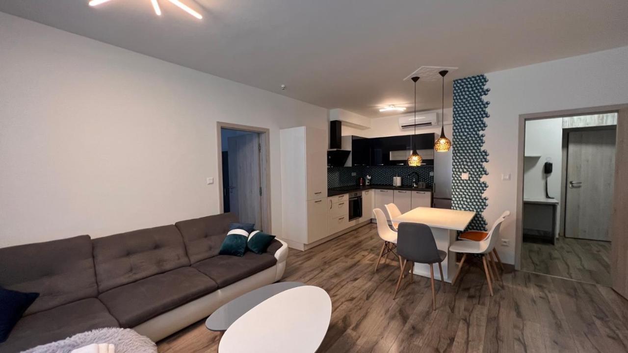 Air-Conditioned, 2 Room Apartment With Balcony, New Building Raca Bratislava Exteriér fotografie